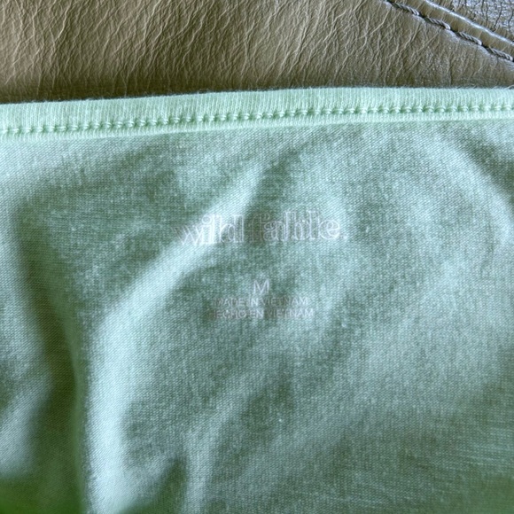 Wild Fable pastel lime green cropped tank top camisole. Size medium. - Picture 3 of 3